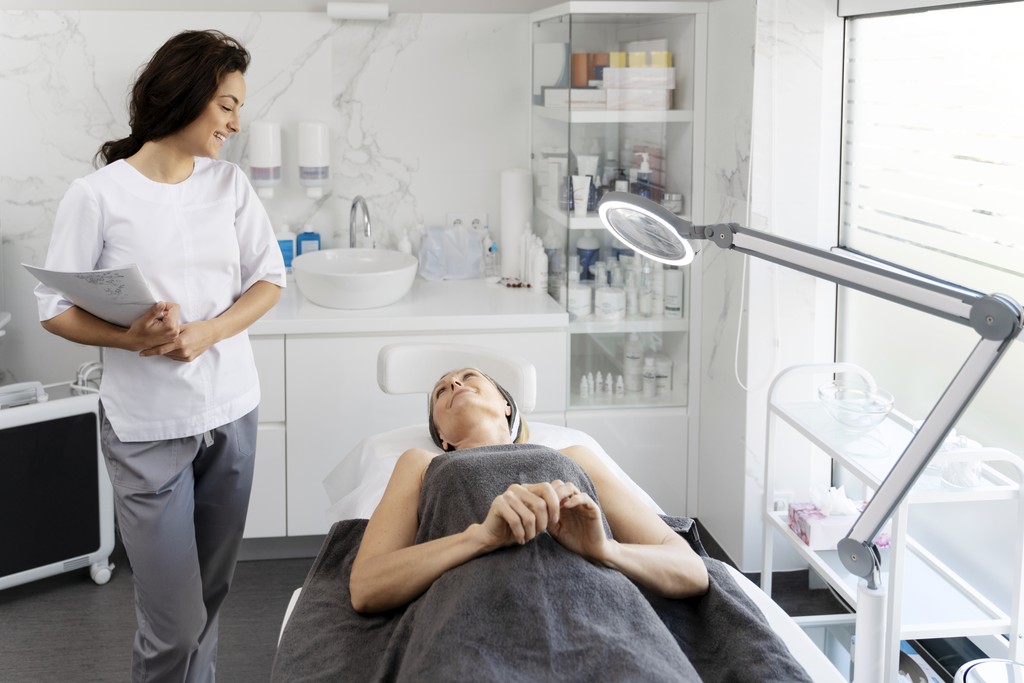 A client enjoying a calm, attentive treatment